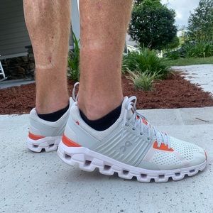 ON running shoes white/orange